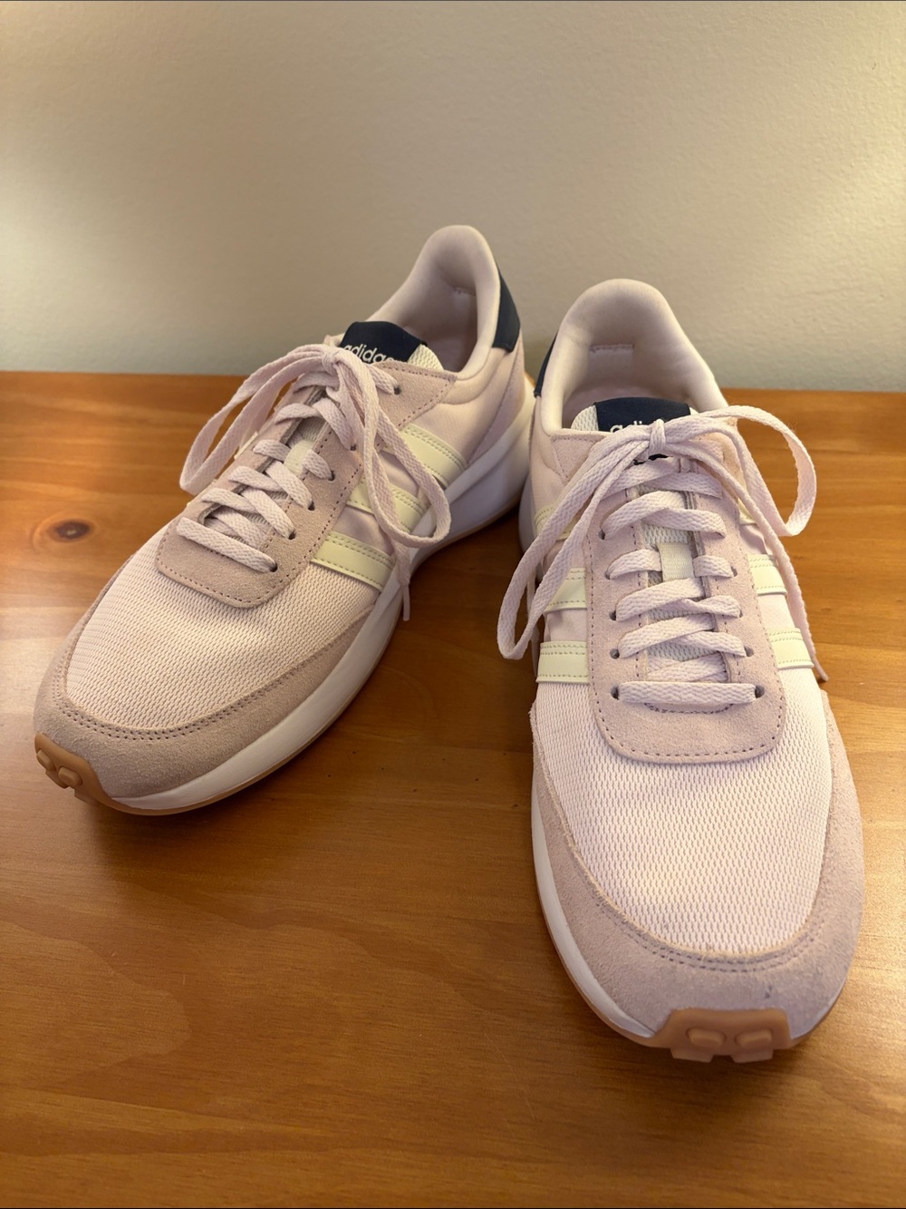 adidas Women’s Light Pink Retro Sneaker Suede Cream Stripes Size 9